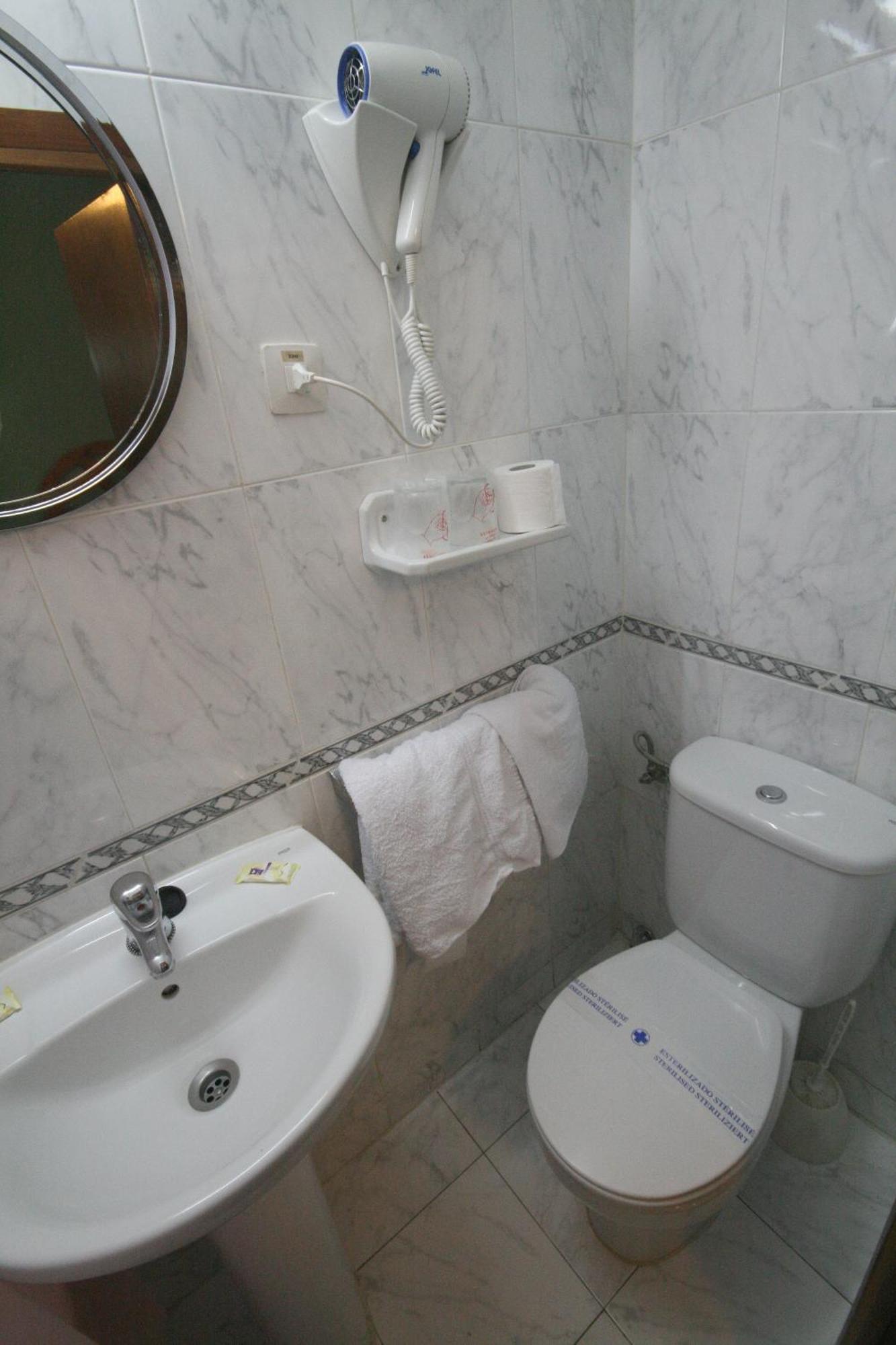 Hostal La Perla Asturiana Madrid Eksteriør billede