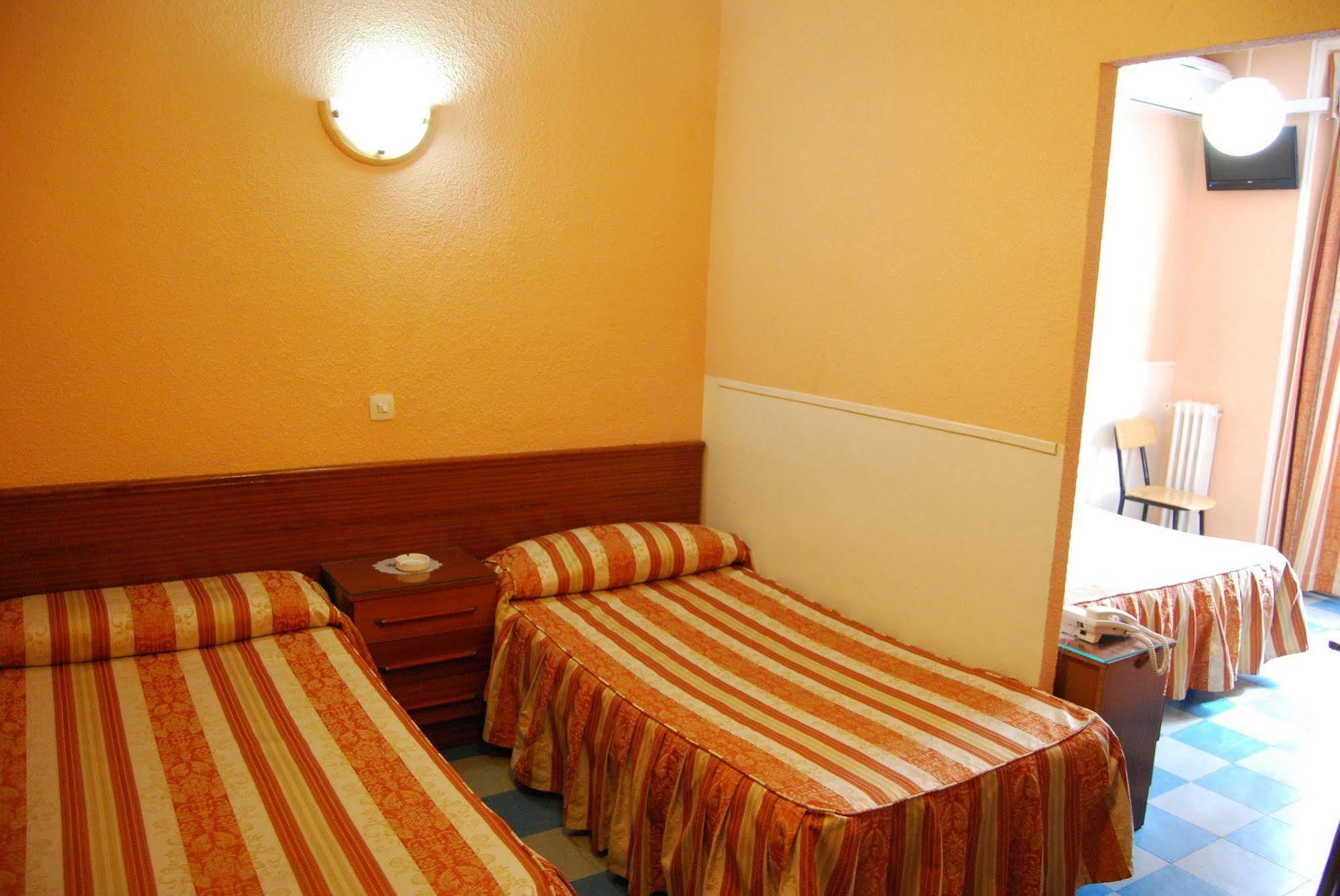 Hostal La Perla Asturiana Madrid Eksteriør billede